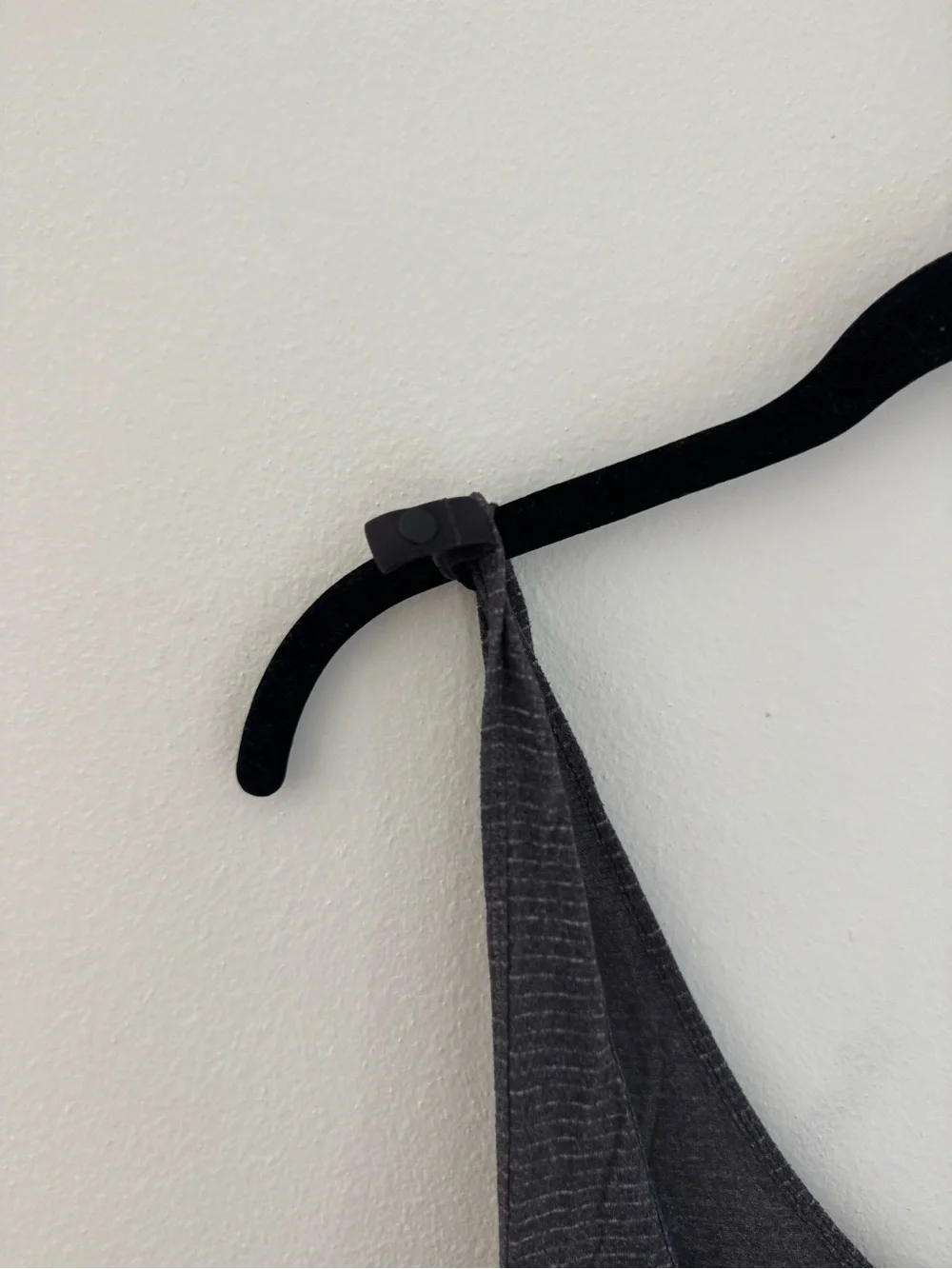 Lululemon Women’s Black V-Neck Ribbed Tank Top